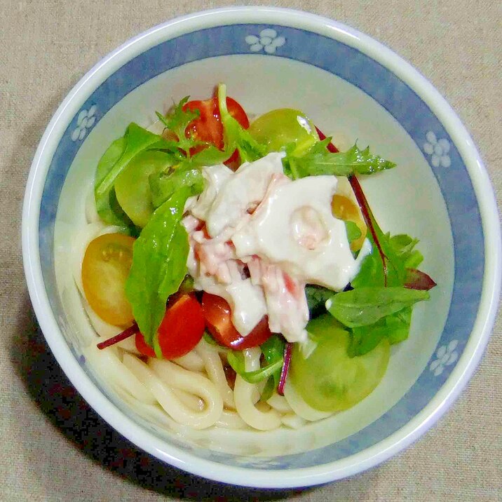 生野菜とレンコンサラダのぶっかけうどん